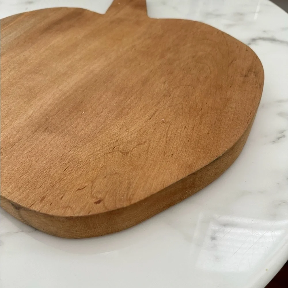 Williams Sonoma Apple Cutting Board